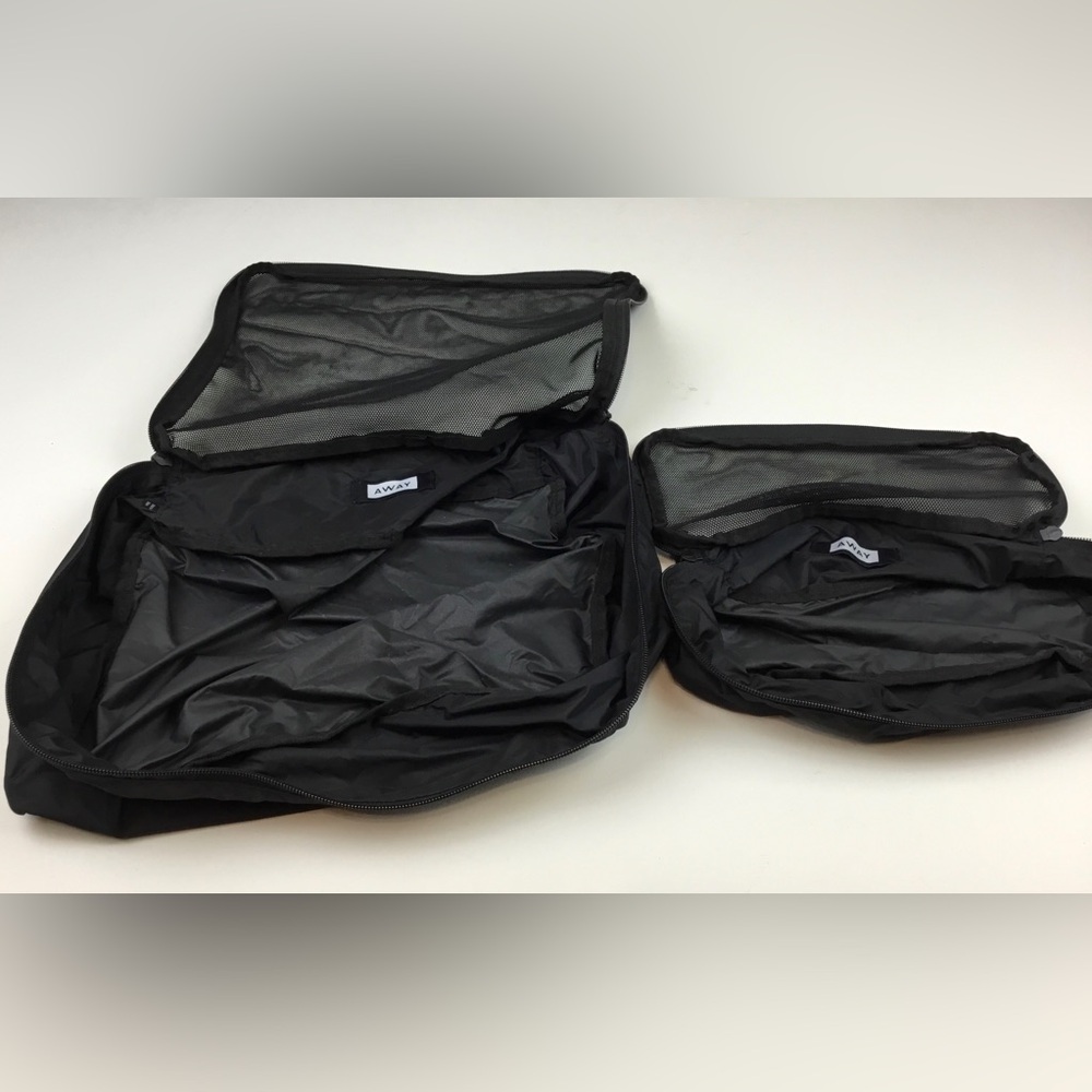 Away Luggage Accessories Packing Cubes x 2, Bag Tag and Amenity Kit - Picture 3 of 7